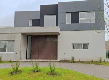 Casa · 207m² · 5 Ambientes · Casa Chalet en Venta en Santa Ana, Villanueva, Tigre