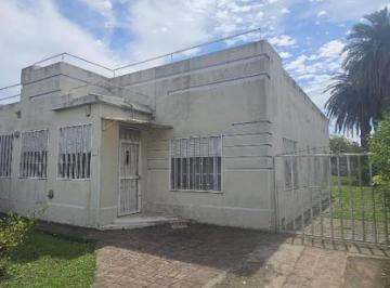 Casa · 209m² · 4 Ambientes · 10 Cocheras · Venta de Casa de 3 Dorm. en Barrio Saladillo