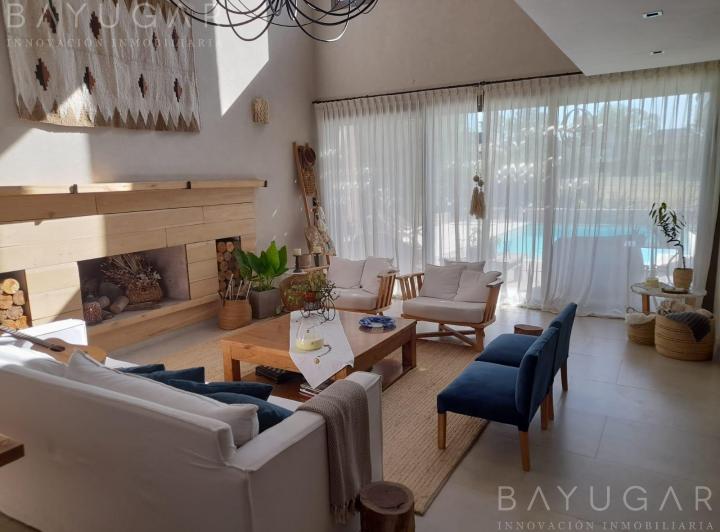Casa · 325m² · 7 Ambientes