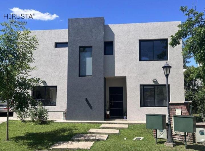 Casa · 155m² · 5 Ambientes · 1 Cochera