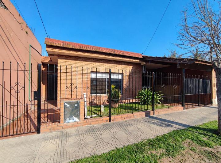 Casa · 102m² · 5 Ambientes · 1 Cochera