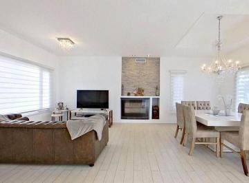Casa · 312m² · 8 Ambientes · 1 Cochera · Casa Saint Thomas Oeste