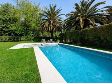 Casa · 235m² · 6 Ambientes · 2 Cocheras · Casa Solar del Bosque