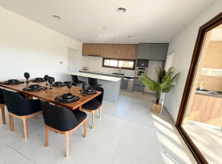 Casa · 173m² · 4 Ambientes · 2 Cocheras