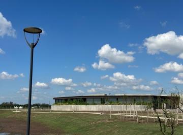 Terreno · 1073m² · Venta de Terreno Funes Barrio Privado Vida Club de Campo. Fondo Reservorio