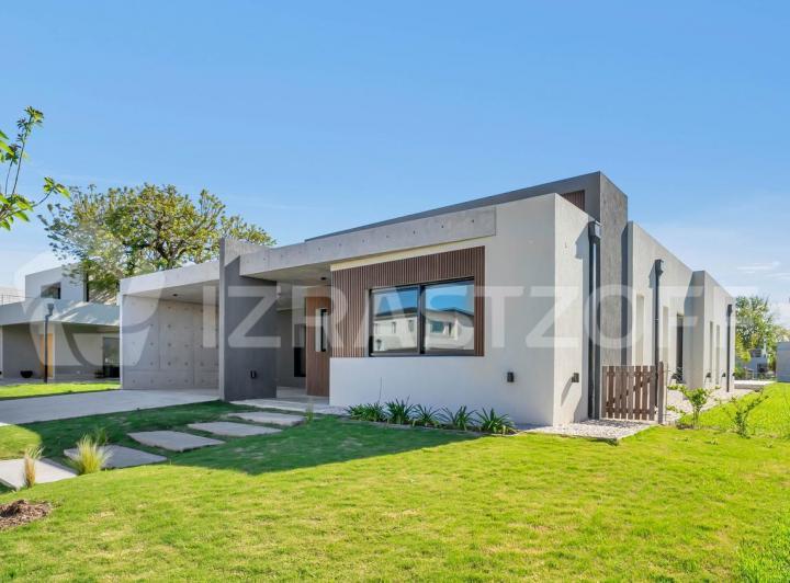 Casa · 224m² · 5 Ambientes · 4 Cocheras