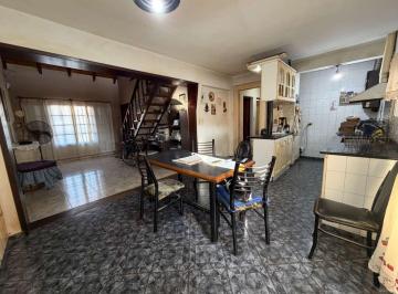 Casa · 274m² · 8 Ambientes · 2 Cocheras · Venta Casa 5 Dorm. en Argüello Córdoba