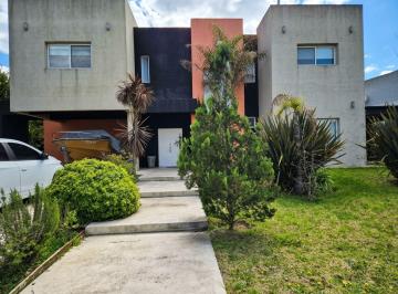 Casa · 263m² · 5 Ambientes · 2 Cocheras · Casa en Venta 5 Ambientes Barrio Los Talas Ezeiza