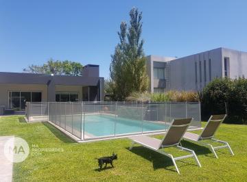Casa · 195m² · 5 Ambientes · Casa 4 Dorm. en Una Planta en Lote de 1200 m² - Kentucky Club de Campo | Venta