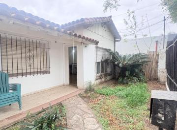 Casa · 126m² · 5 Ambientes · 2 Cocheras · Casa en Venta 4 Ambientes Villa Adelina a Refaccionar
