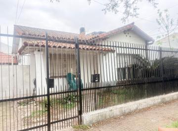 Casa · 126m² · 5 Ambientes · 2 Cocheras · Casa en Venta 4 Ambientes Villa Adelina a Refaccionar