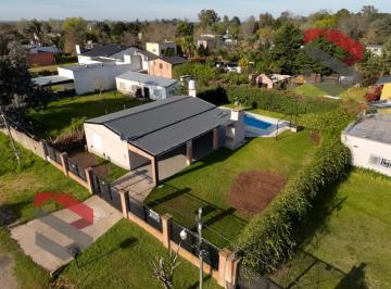 Casa · 91m² · 2 Ambientes · 2 Cocheras · Casa con Amplio Parque, Pileta y Galería en La Florida – Apta Crédito