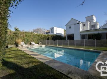 Casa · 180m² · 7 Ambientes · 4 Cocheras · Casa en Lote Interno 4 Dorm. C/ Pileta - Mayling Cc.