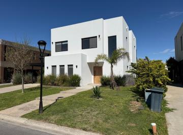 Casa de 4 ambientes, Pilar · Casa en Venta en Barrio Lagoon Pilar, Excelente Oportuinidad