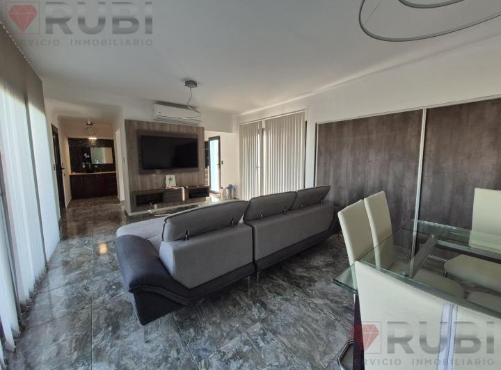 Casa · 717m² · 2 Ambientes · 1 Cochera