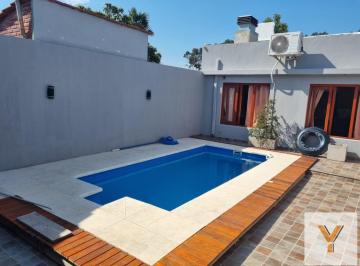 Casa · 200m² · 4 Ambientes · Casa en Alquiler - 3 Dorm. 3 Baños - 400 m - Mar del Plata