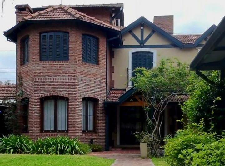 Casa · 190m² · 6 Ambientes · 1 Cochera