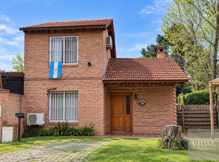 Casa · 95m² · 4 Ambientes · 2 Cocheras