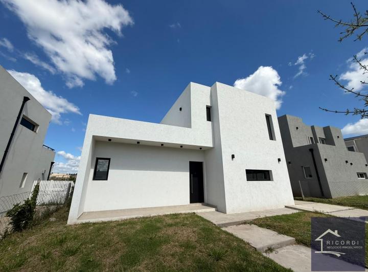 Casa · 188m² · 5 Ambientes · 3 Cocheras