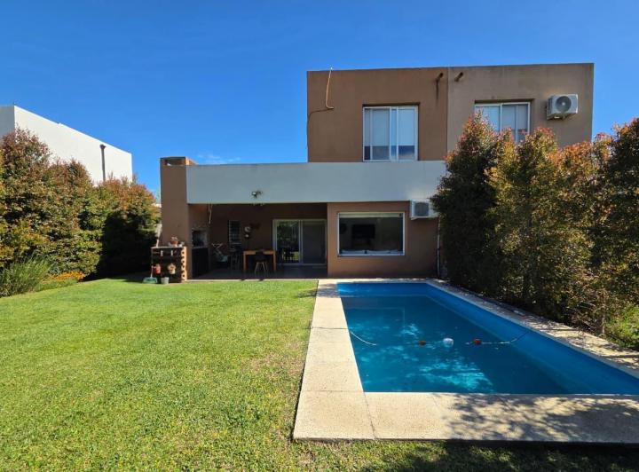 Casa · 86m² · 3 Ambientes · 2 Cocheras