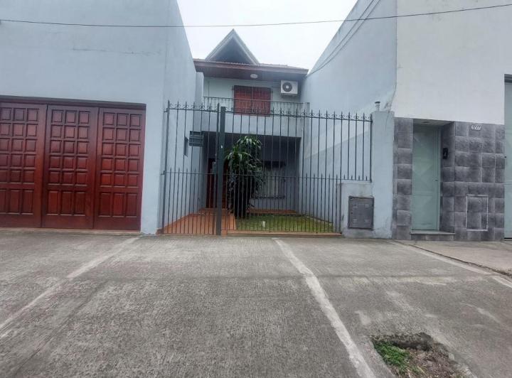 Casa · 265m² · 4 Ambientes · 1 Cochera