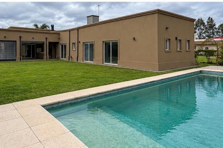 Casa · 800m² · 4 Ambientes · 5 Cocheras