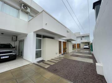 Casa · 80m² · 3 Ambientes · 1 Cochera · Duplex en Manuel B Gonnet