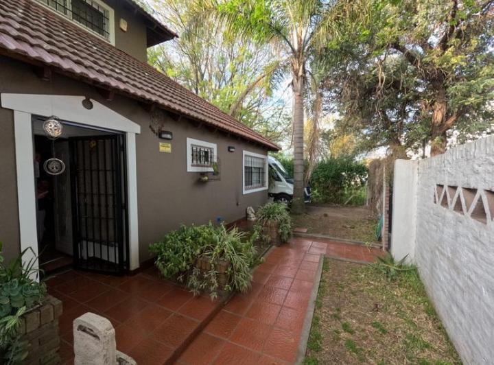 Casa · 162m² · 5 Ambientes · 4 Cocheras