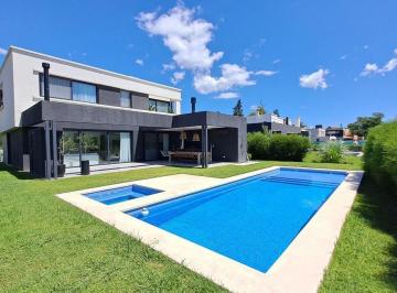 Casa · 300m² · 6 Ambientes · 2 Cocheras · Excelente Casa en Greenville Polo Resort 5 Dorm