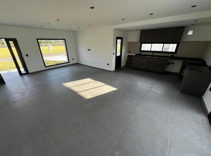 Casa · 134m² · 4 Ambientes · 4 Cocheras