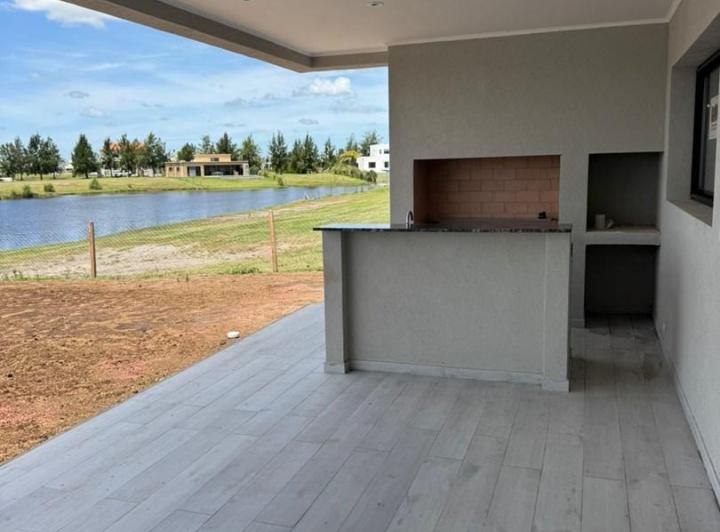 Casa · 160m² · 5 Ambientes · 1 Cochera