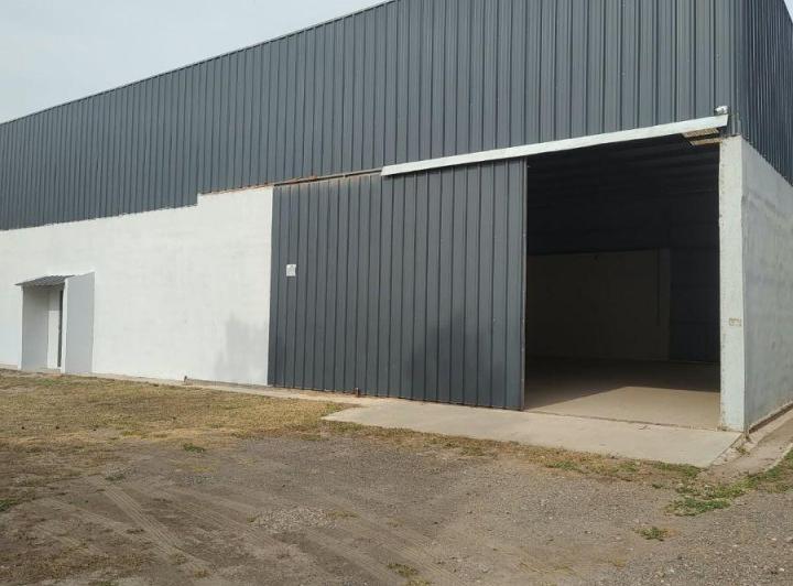 Bodega-Galpón · 700m² · 4 Ambientes · 4 Cocheras