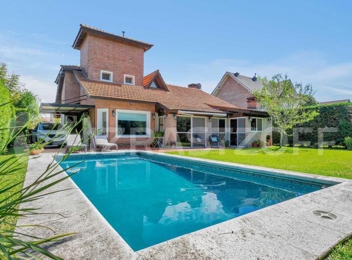 Casa · 153m² · 4 Ambientes · 1 Cochera