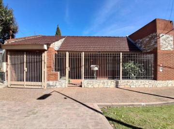 Casa en Venta de 3 ambientes Lomas de Zamora · Venta Casa Chalet de 3 Ambientes Lomas de Zamora Apto Crédito
