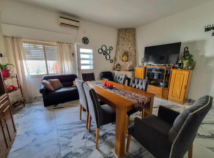 Casa · 107m² · 4 Ambientes · 1 Cochera