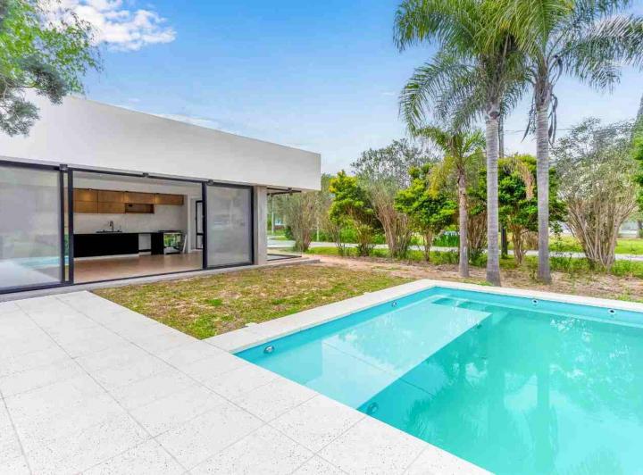 Casa · 145m² · 4 Ambientes · 2 Cocheras