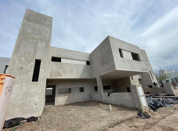 Casa · 114m² · 2 Dormitorios · 2 Cocheras