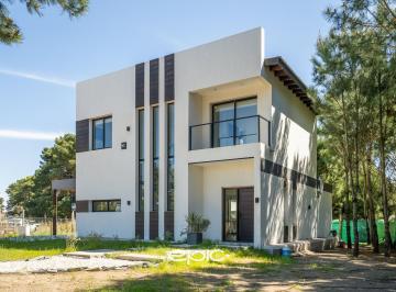 Casa · 135m² · 4 Ambientes · 1 Cochera · Casa 4 Ambientes en Venta en Pinamar