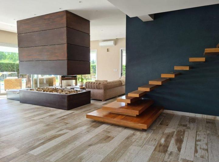 Casa · 613m² · 8 Ambientes · 2 Cocheras