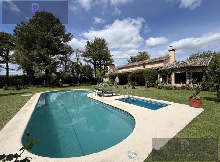Casa · 350m² · 5 Ambientes · 3 Cocheras