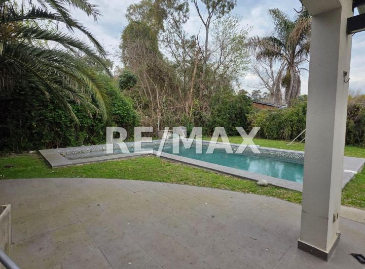 Casa · 360m² · 5 Ambientes · 2 Cocheras