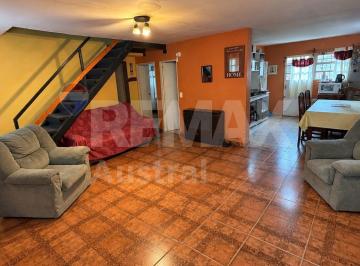 Casa · 90m² · 5 Ambientes · 1 Cochera · Casa 4 Dorm. Isidro Quiroga