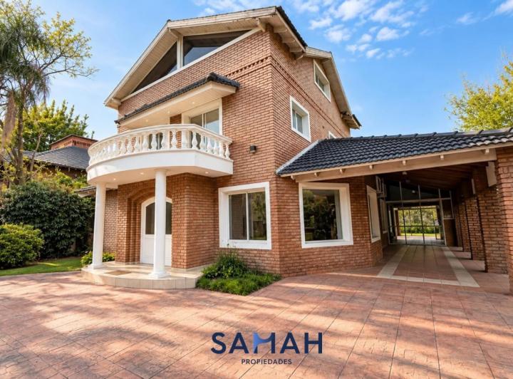Casa · 360m² · 7 Ambientes · 2 Cocheras