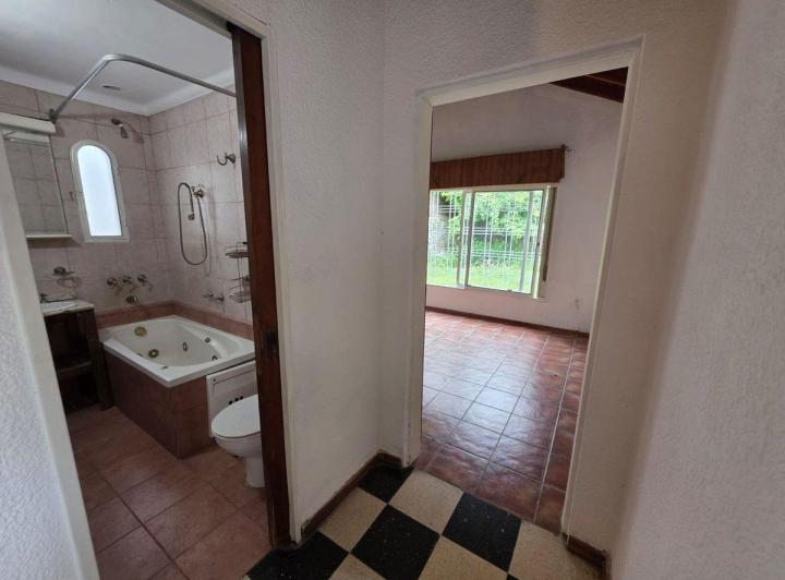 Casa · 109m² · 4 Ambientes · 2 Cocheras