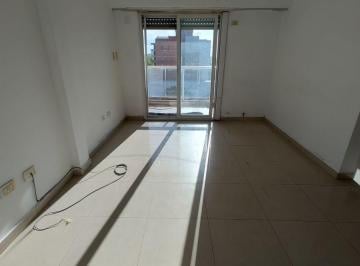 Departamento de 2 ambientes, Tres de Febrero · Depto 2 Amb 45 m² C/ Balcon / Caseros Centro