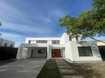 Casa · 259m² · 4 Ambientes · 2 Cocheras · Venta Casa 3 Dorm. Praderas Salta