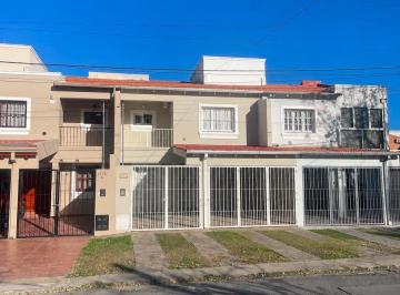 Casa · 290m² · 2 Cocheras · Duplex Grand Bourg Salta Pileta