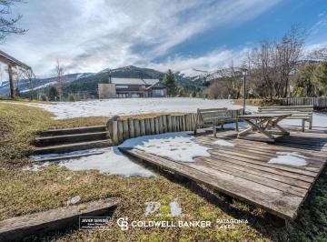 Casa · 242m² · 5 Ambientes · 1 Cochera · Casa en Venta de 4616 m² con Costa de Rio Quilquihue | Lolog | San Martín de Los Andes.