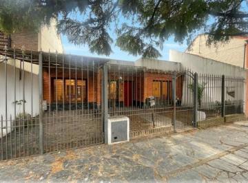 Casa · 103m² · 3 Ambientes · 1 Cochera · Casa con Verde en Barrio Parque Calchaquí