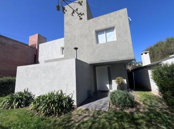 Casa · 456m² · 3 Dormitorios · 2 Cocheras · Casa en Venta de 3 Dorm. en Prados de La Villa